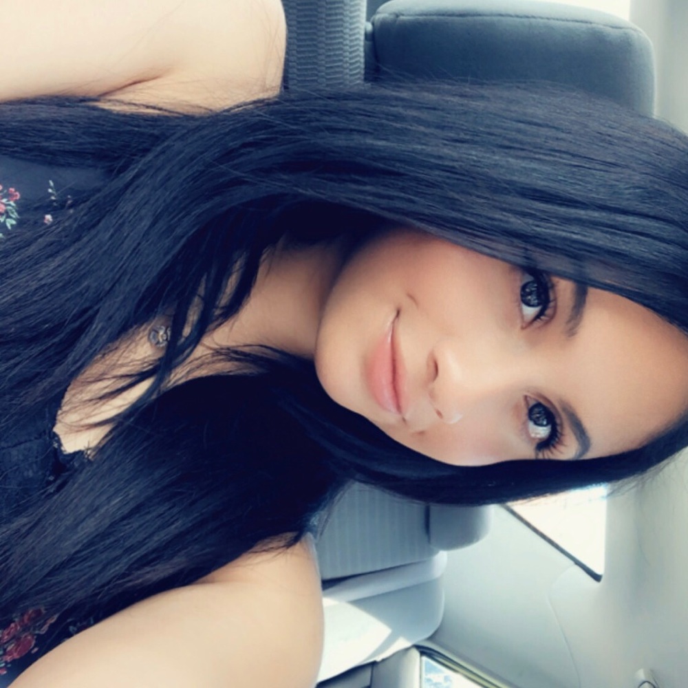 Meet your Posher, Lia